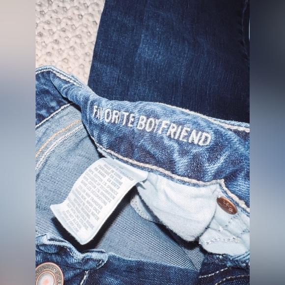 AE Favorite Boyfriend Jeans - Picture 3 of 3